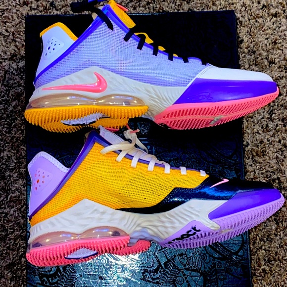Lebron XIX Low Men’s Sz 11 US  DO9829 500 New w box Lilac/Pink Gaze/Smoke Grey - Picture 1 of 8